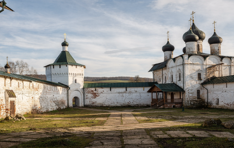 Старые монастырские комплексы России: история, функции и наследие